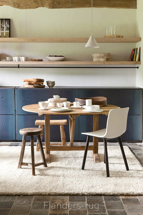 LANA 柔境羊毛亮絲厚織地毯象牙白 100 餐桌情境